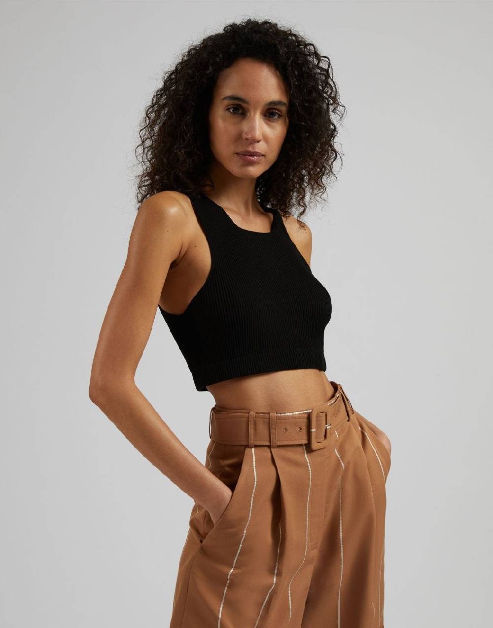 Lardini Top corto in maglia a costina nero in viscosa Fino Al -60%