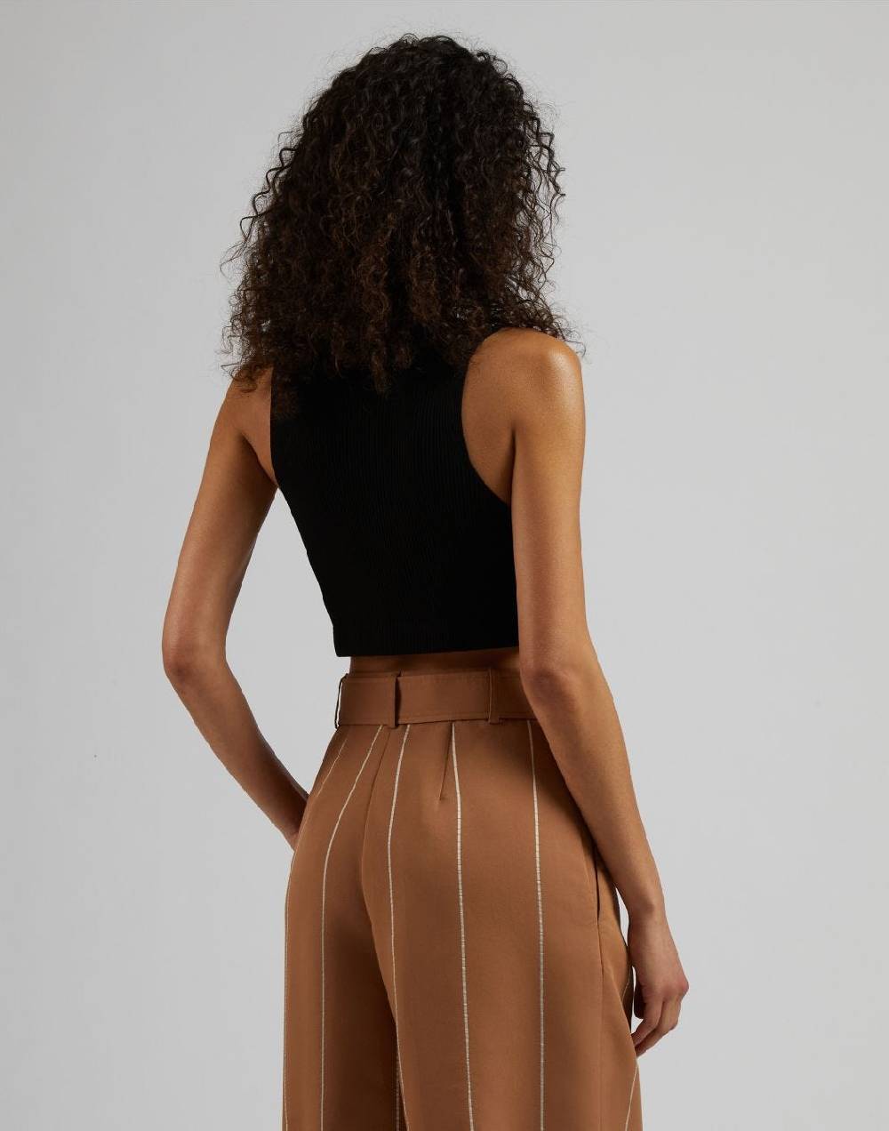 Lardini Top corto in maglia a costina nero in viscosa Fino Al -60%