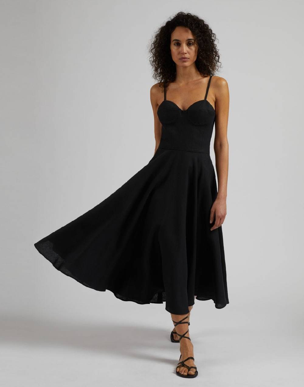 Lardini Vestito in tela di lino nero con gonna midi a ruota Affare Del Giorno