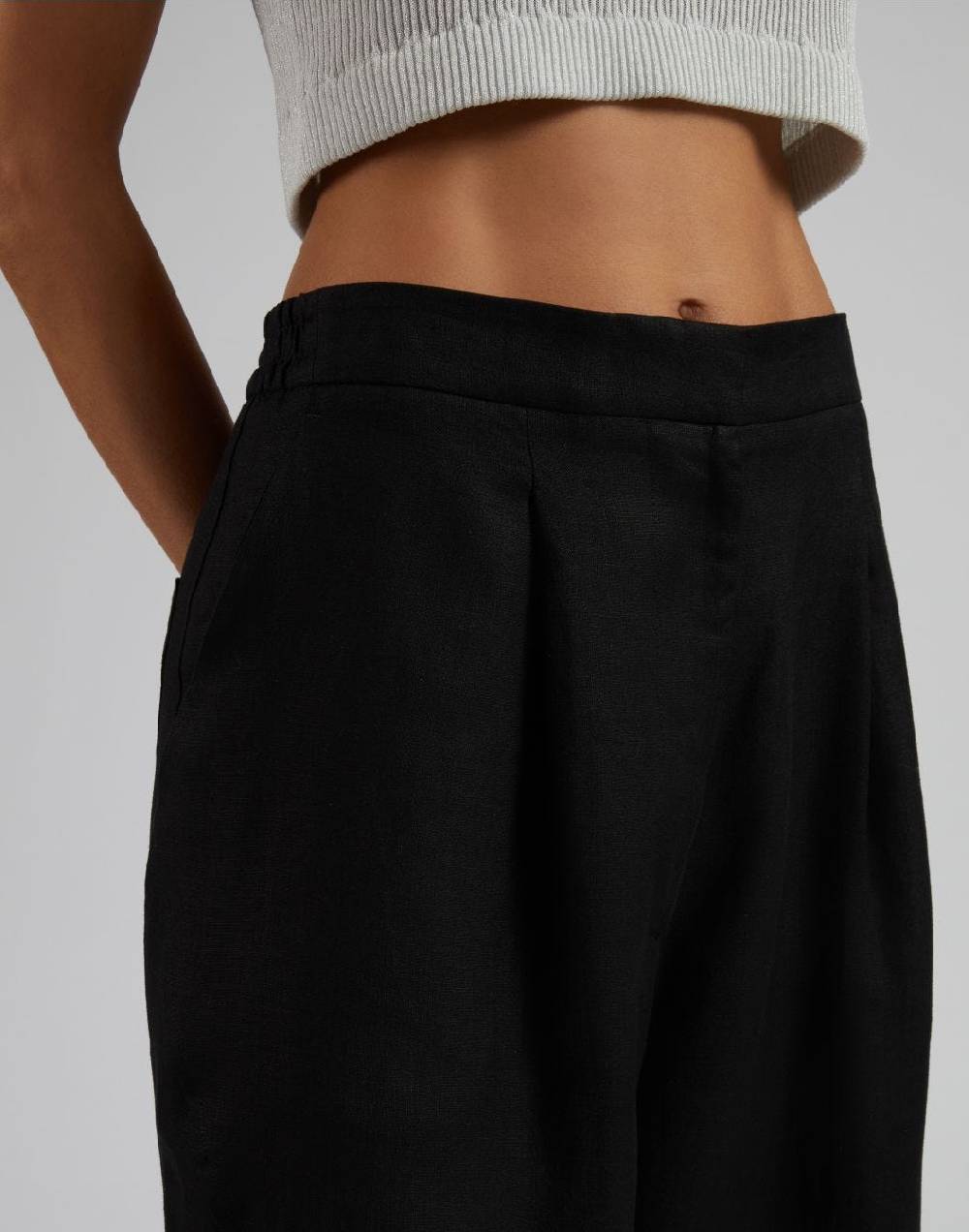 Lardini Pantalone ampio a vita bassa in tela di lino nero Economico