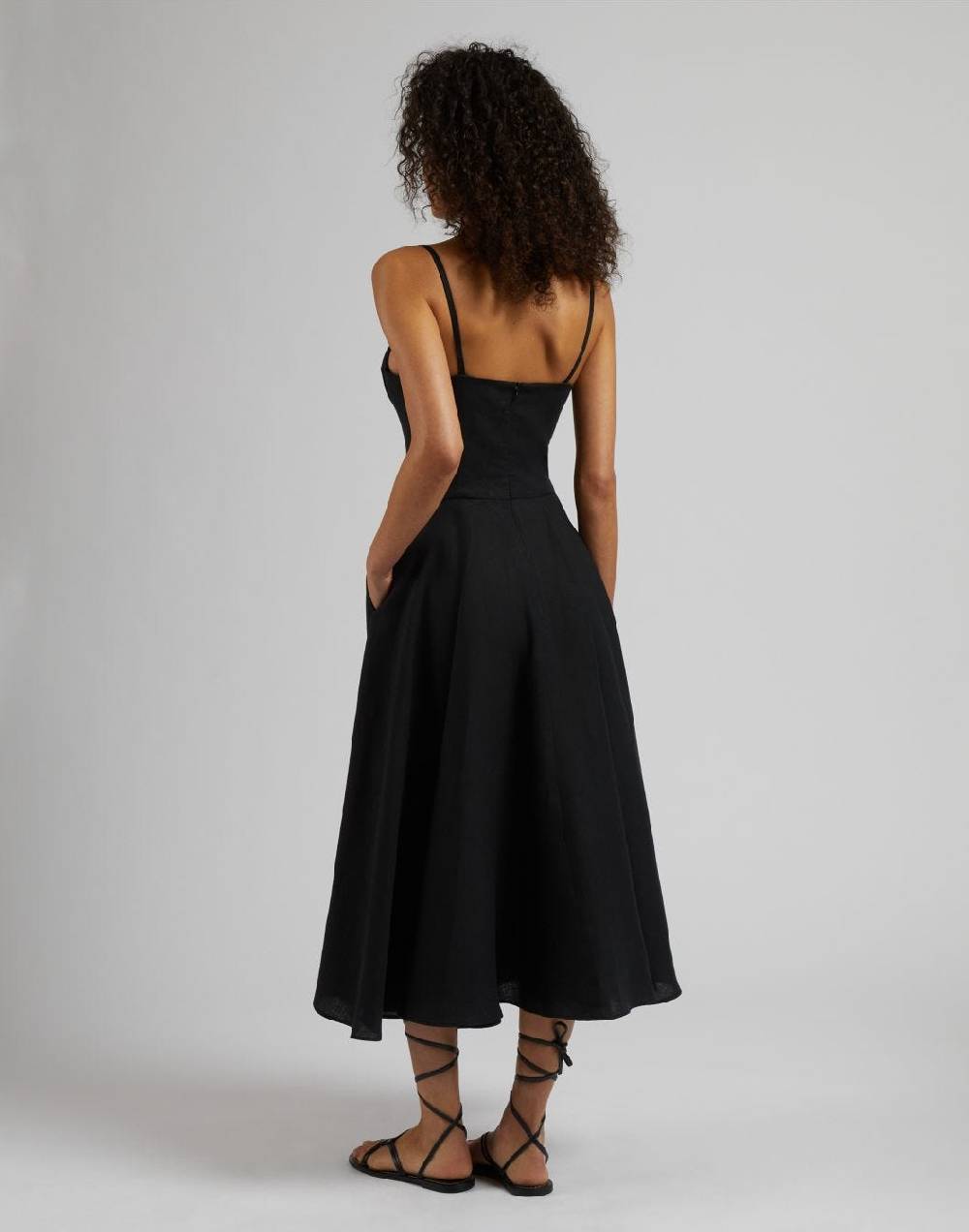 Lardini Vestito in tela di lino nero con gonna midi a ruota Saldi