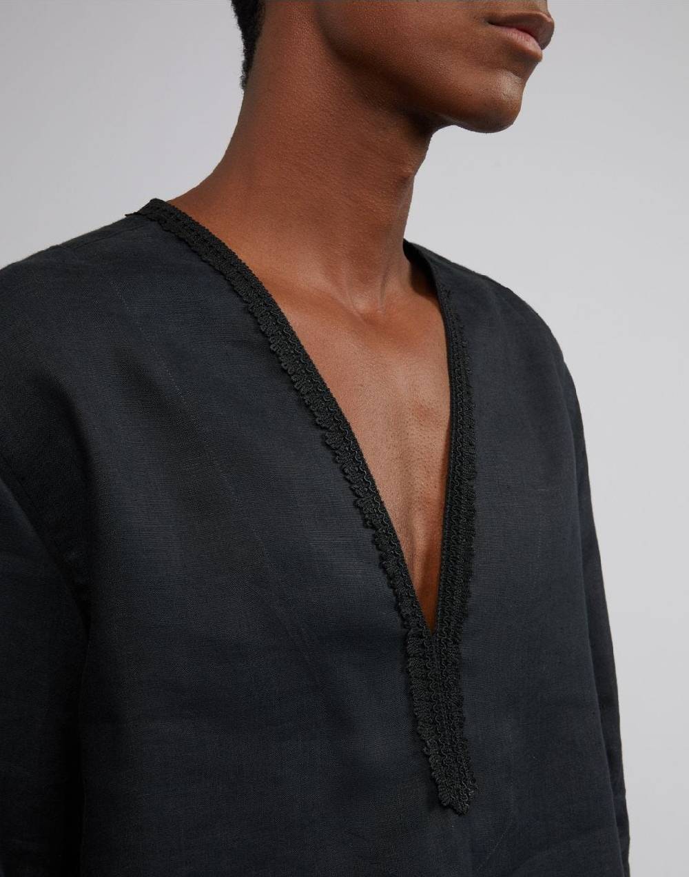 Lardini Camicia in tela di lino nera senza collo Sconto