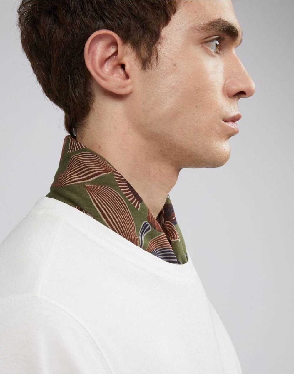 Lardini Foulard in seta con disegno floreale In Saldo
