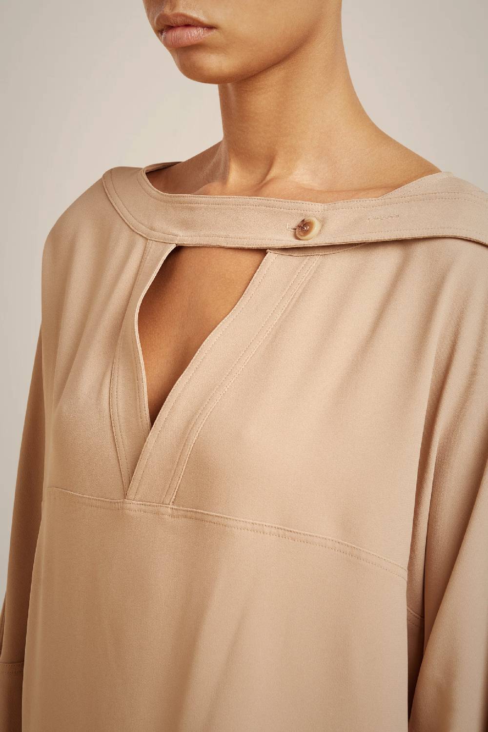 Liviana Conti BLUSA CON LACCIO W4LL4WS25V61-0.38 Vendita calda