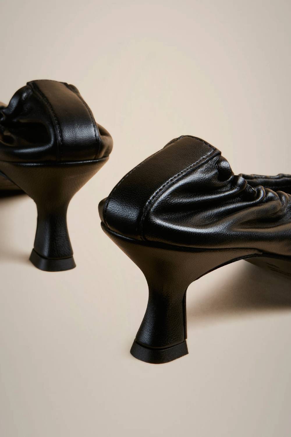 Liviana Conti PUMPS ARRICCIATURA W4AA4WC06Y69-0.36 Comprane uno, ottenene uno gratis