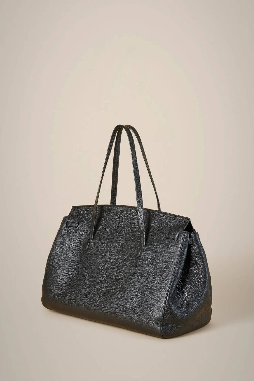 Liviana Conti MAXI HAND BAG W4AA4WA06Y69-0.NR Ritorno libero