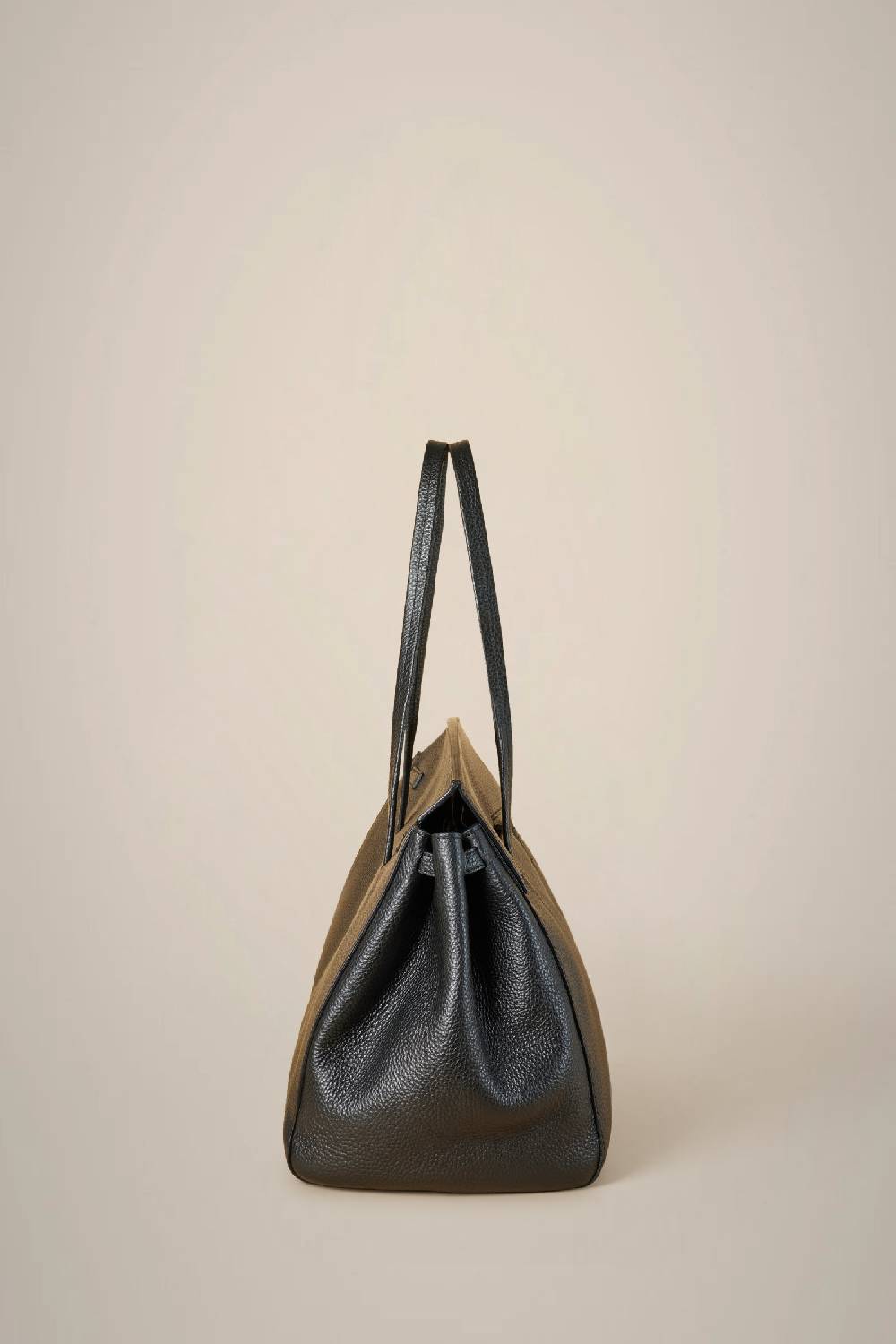 Liviana Conti MAXI HAND BAG W4AA4WA06Y69-0.NR Ritorno libero