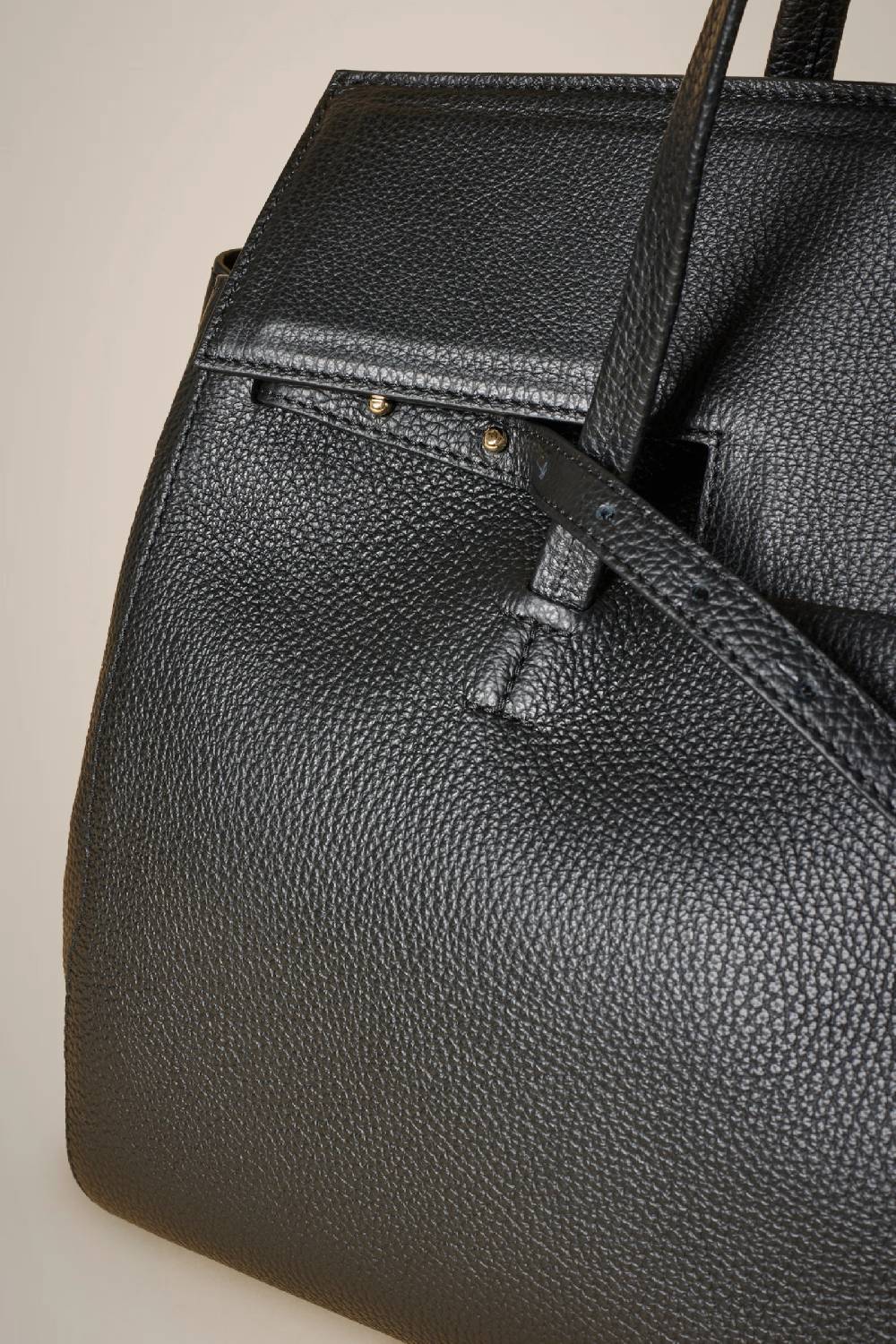 Liviana Conti MAXI HAND BAG W4AA4WA06Y69-0.NR Ritorno libero