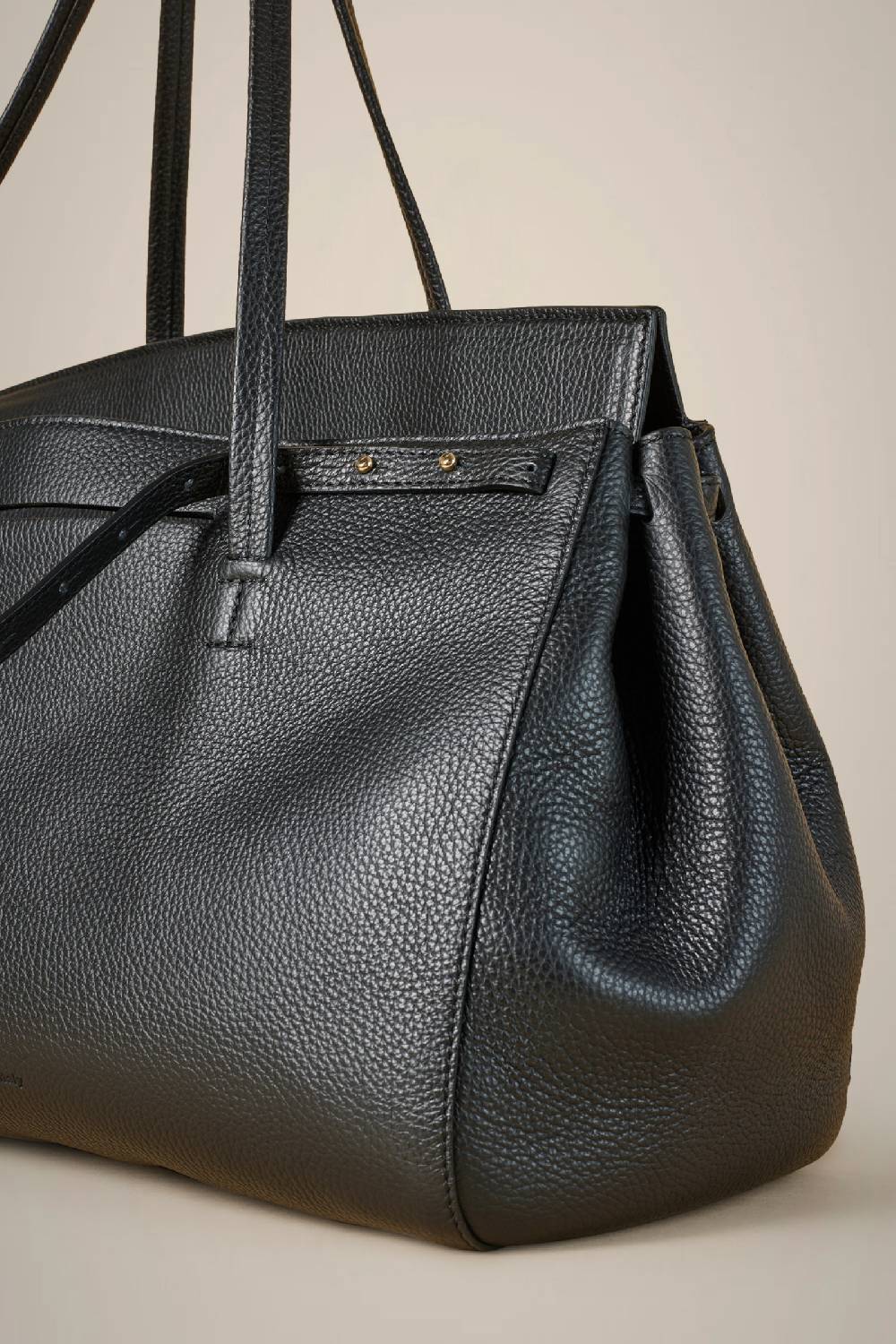 Liviana Conti MAXI HAND BAG W4AA4WA06Y69-0.NR Ritorno libero