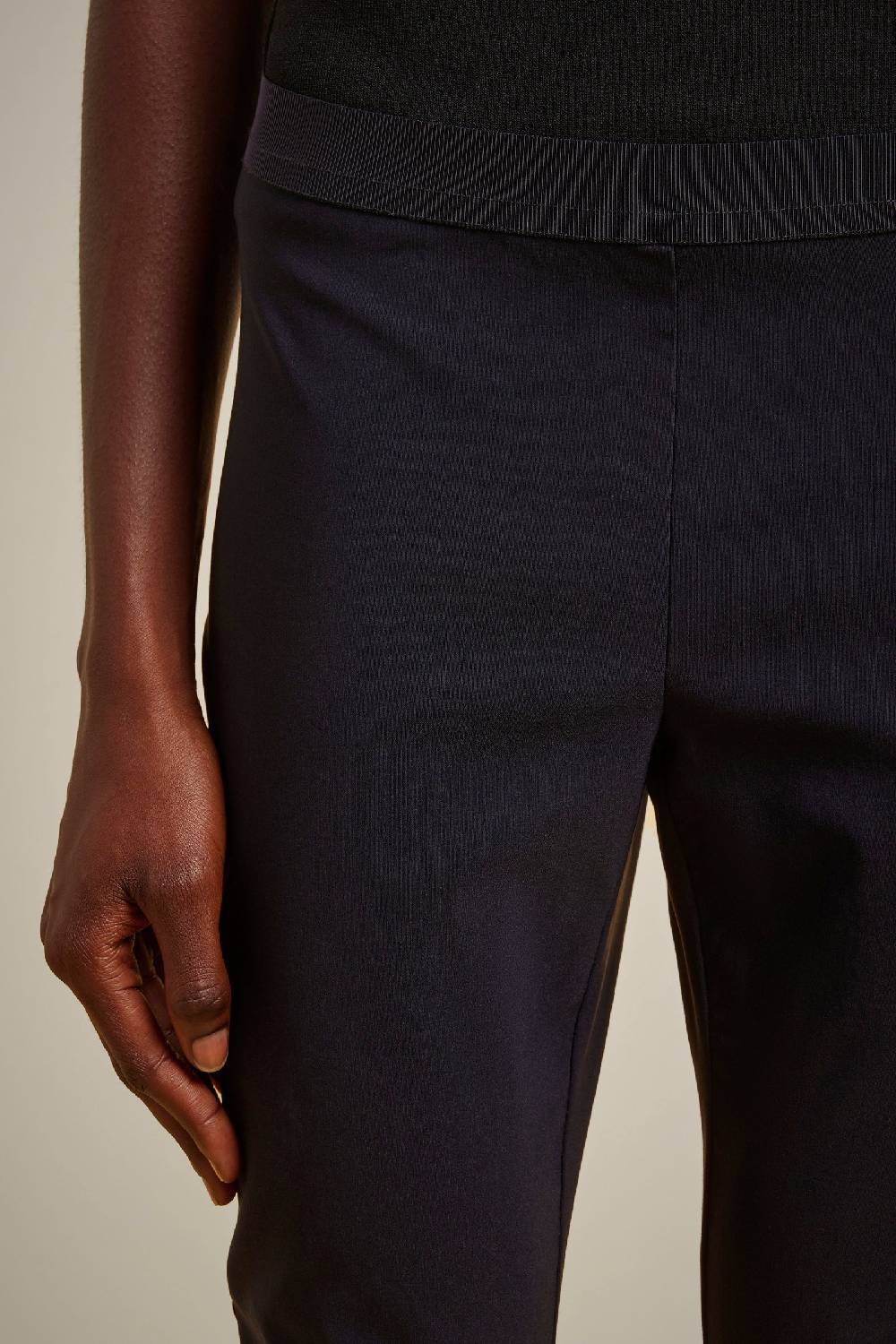 Liviana Conti LEGGINGS S4FCNTR20N08-0.38 2025