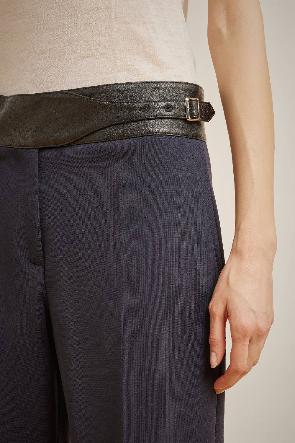 Liviana Conti PANTALONE CINTURINO IN VITA W4LL4WN72N08-0.38 Promozione temporanea