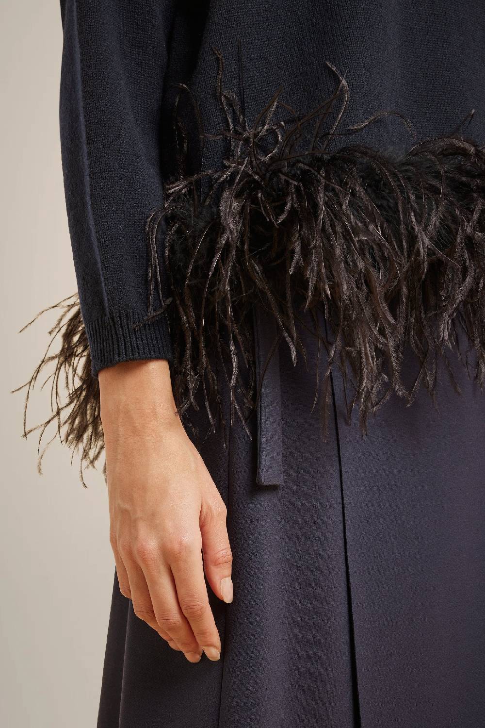 Liviana Conti MAGLIA CON PIUME IN CASHMERE RICICLATO W4LL4WC49N08-0.XS Enormi sconti
