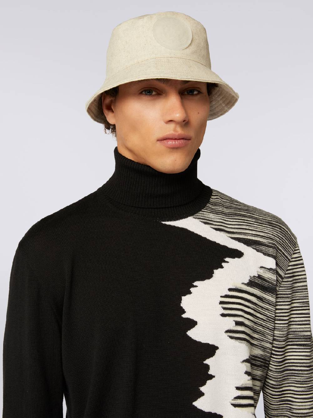 M Missoni Bucket hat in misto lana con patch logo Novità