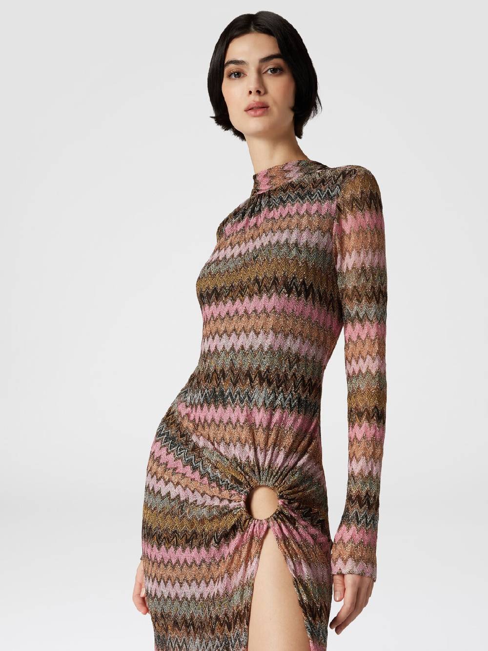 M Missoni Abito lungo in viscosa chevron e lurex con dettaglio cut out Fino al 50% di sconto