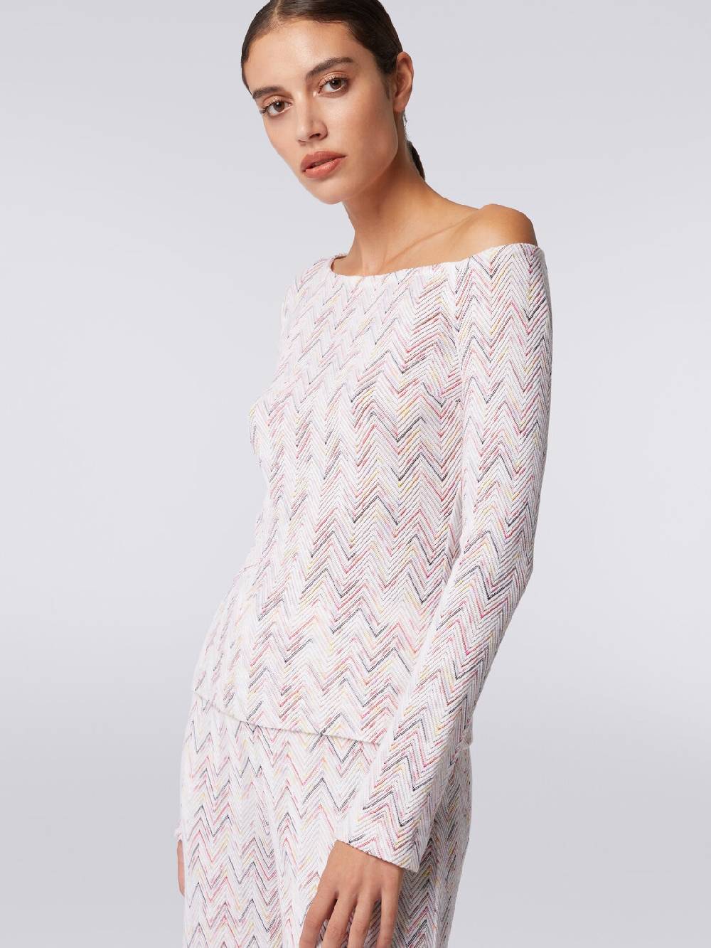 M Missoni Pullover in lana e viscosa chevron con scollatura asimmetrica Spedizione Gratuita