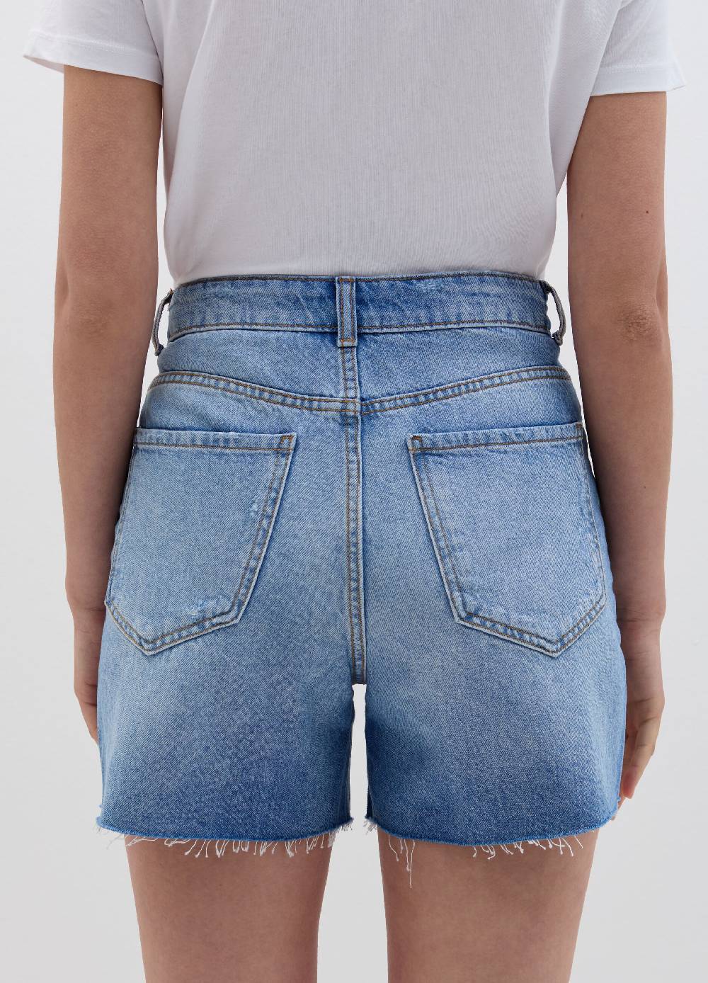 Ovs Shorts mom fit in denim con strappi Fino Al -60%