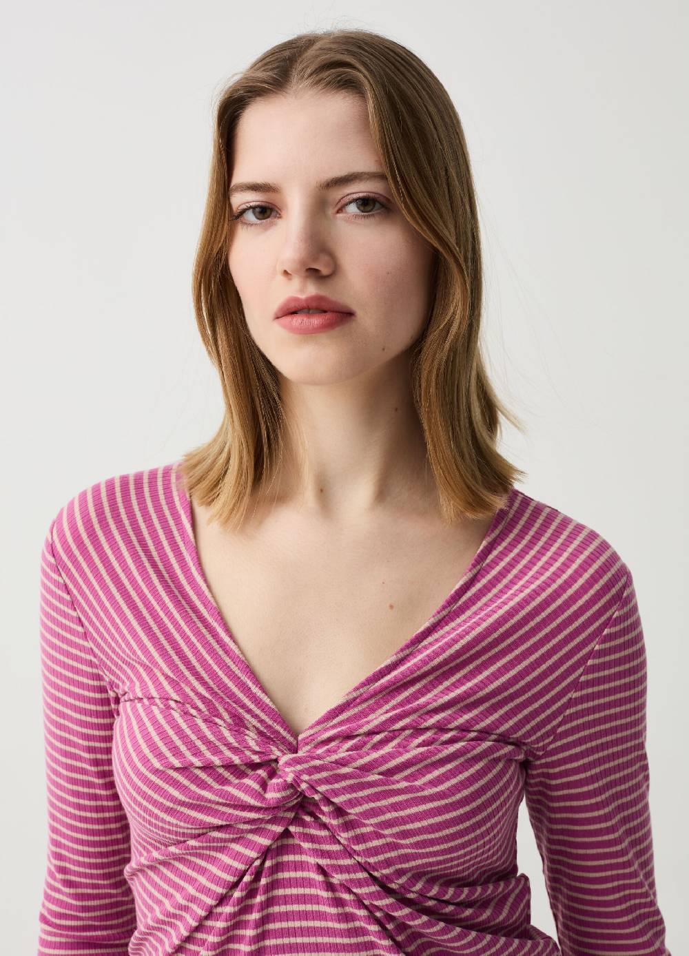 Ovs T-shirt a righe con maniche lunghe e nodo In Vendita