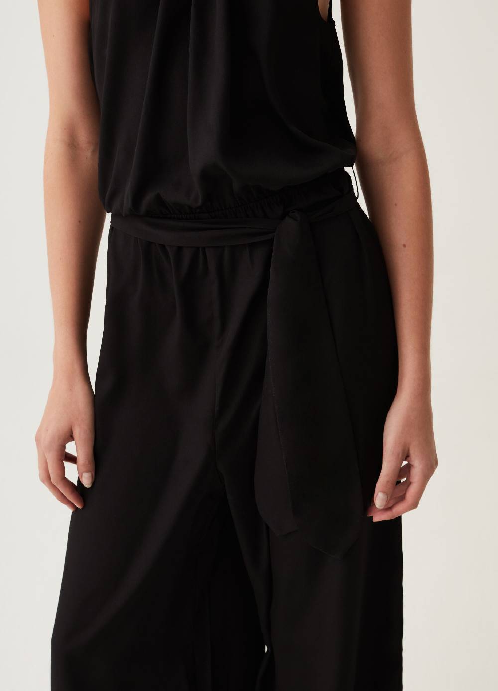 Ovs Tuta intera in satin scollo all'americana Qualità Garantita