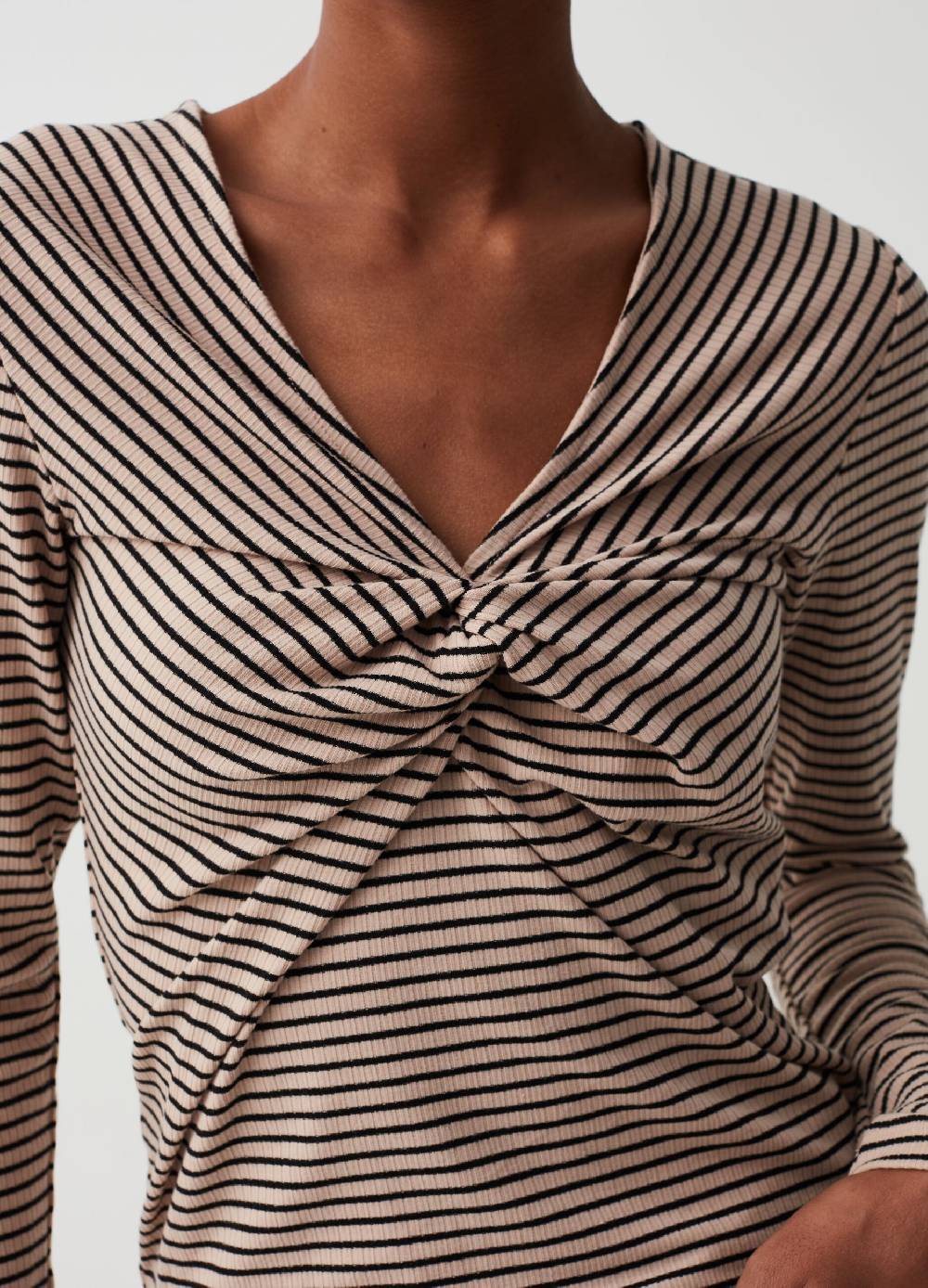 Ovs T-shirt a righe con maniche lunghe e nodo Sostegno trimestrale