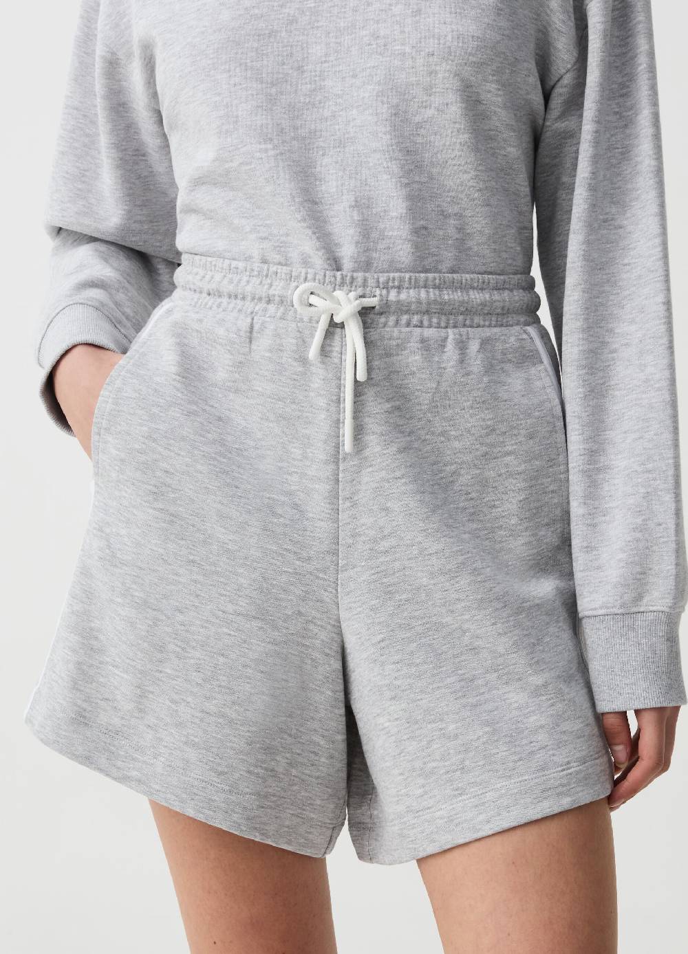 Ovs Bermuda jogger Essential con profili rigati Economico