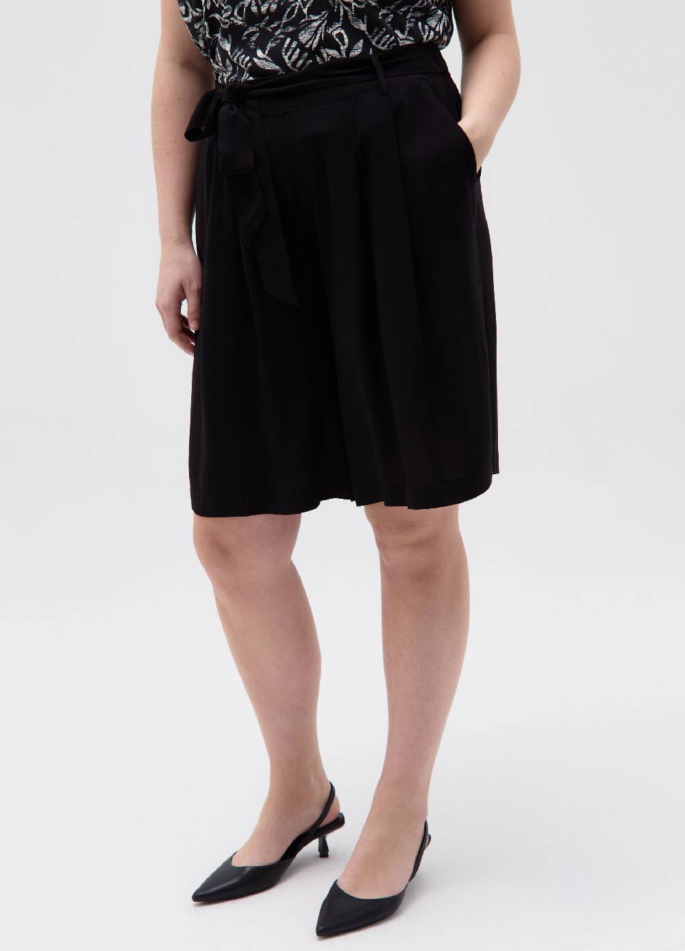 Ovs Bermuda con pinces e cintura Curvy Smaltimento dello stoccaggio