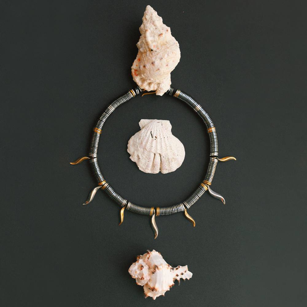 Paola Grande Gioielli FLAME Collana girocollo con dischi in ematite Qualità