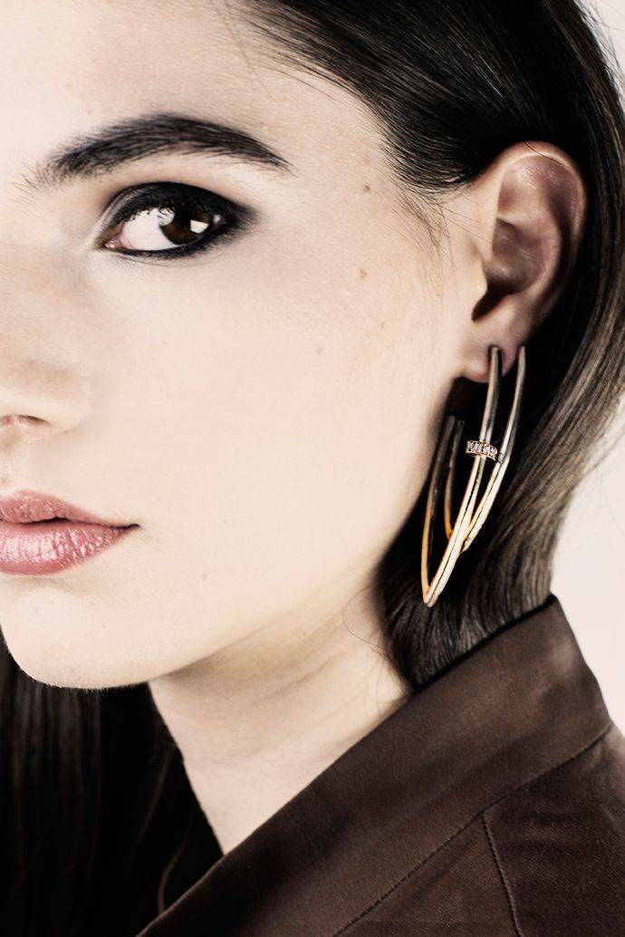 Paola Grande Gioielli NEON Orecchino 'Neon' angolo grande con pietre bianche Italia