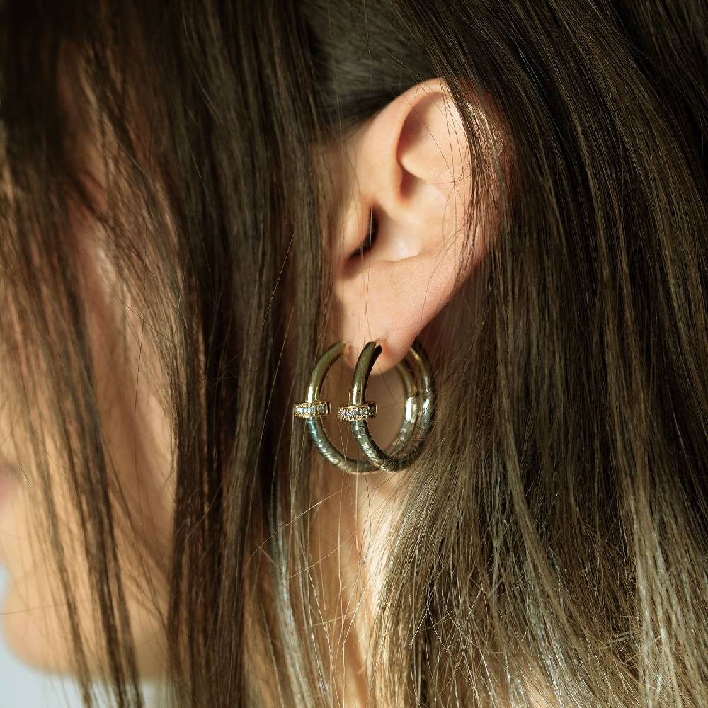 Paola Grande Gioielli NEON Cerchi 'Neon' con bullone e pietre bianche Nuovo
