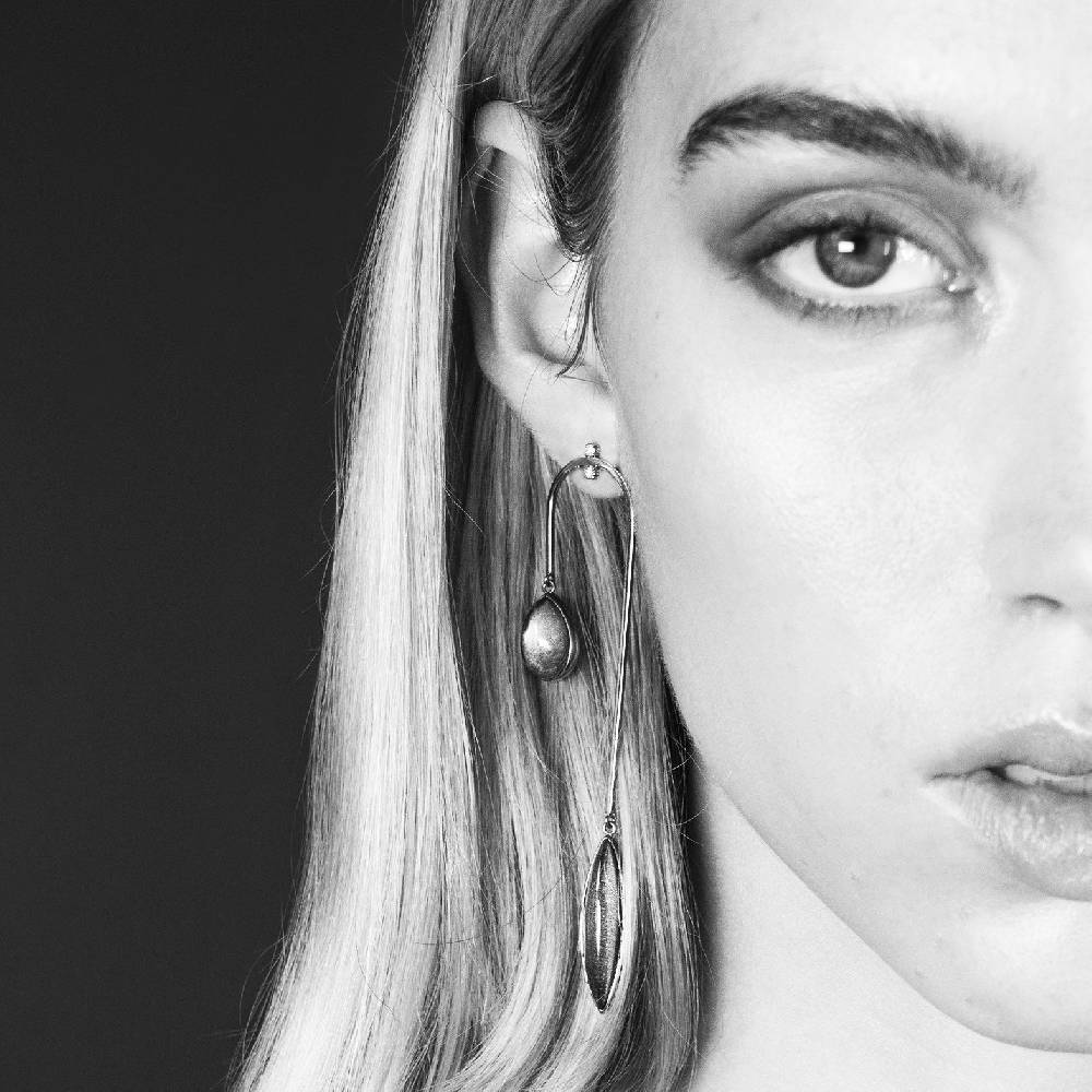 Paola Grande Gioielli AURUM Orecchini Amo curvo lungo Prezzo di fabbrica