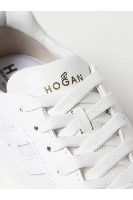 HOGAN Scarpe Hogan H630 Allacciato Tom Tessuto Scarpe Hogan in tessuto con chiusura a lacci per uomo. Stile e comfort incontrano la qualità italiana. Disponibile nel modello HXM6300FG70TCY B001 I Più Venduti