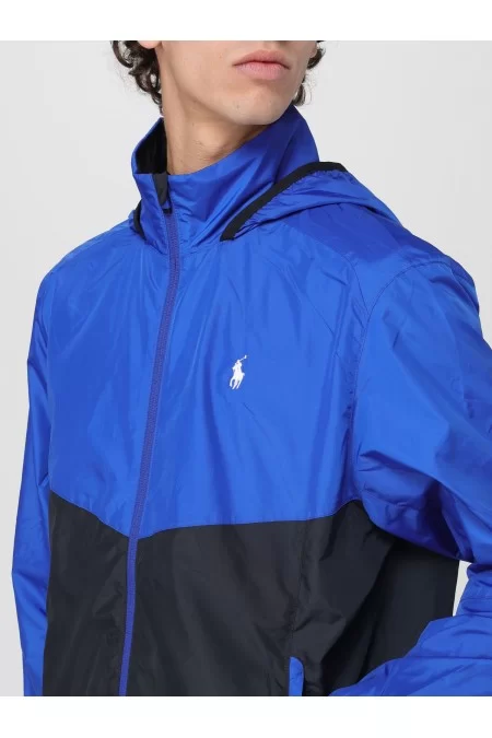 POLO RALPH LAUREN UOMO Maglietta Uomo Polo Ralph Lauren La maglietta da uomo Polo Ralph Lauren offre stile e qualità imbattibili. Realizzata con tessuti di alta qualità per un comfort duraturo. Perfetta per un look casual eleg Prezzo Ridotto
