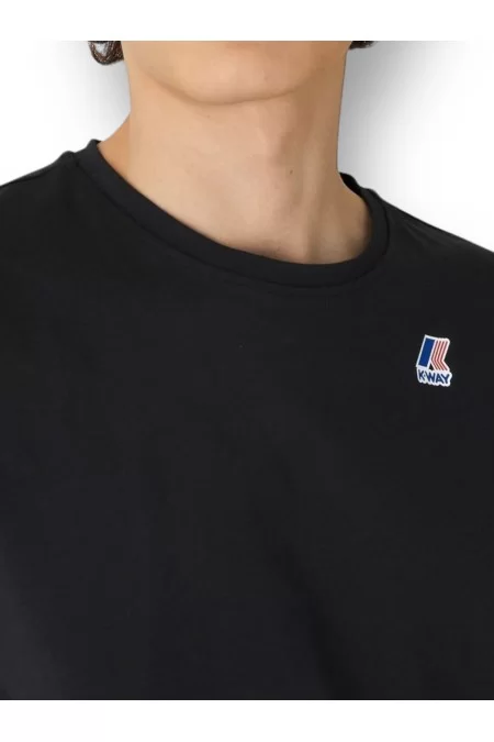 K-WAY T-shirt da uomo K-WAY Il marchio K-WAY offre una maglietta comoda e resistente per uomini. Qualità premium e design alla moda. Perfetta per ogni occasione In Vendita