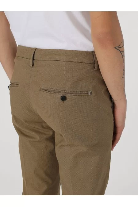 DONDUP Pantaloni di alta qualità da DONDUP Scopri i pantaloni di alta qualità di DONDUP, marchio conosciuto per il suo stile unico e la sua attenzione ai dettagli. Vestibilità perfetta e materiali pregiati Shopping Online