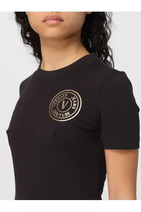 VERSACE DESCRIZIONE Maglietta elegante e di lusso di VERSACE per donne sofisticate e alla moda. Realizzata con materiali di alta qualità e design unico Novità