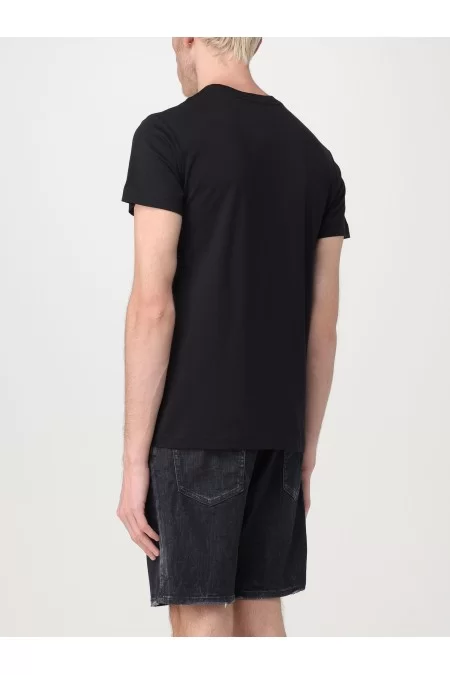 VERSACE Descrizione Maglietta Uomo Versace T-shirt Uomo Versace Maglietta di alta qualità con design elegante di Versace. Realizzata con tessuti premium per comfort e stile elevato. Per l\'uomo moderno che cerca un look distint Convenienza