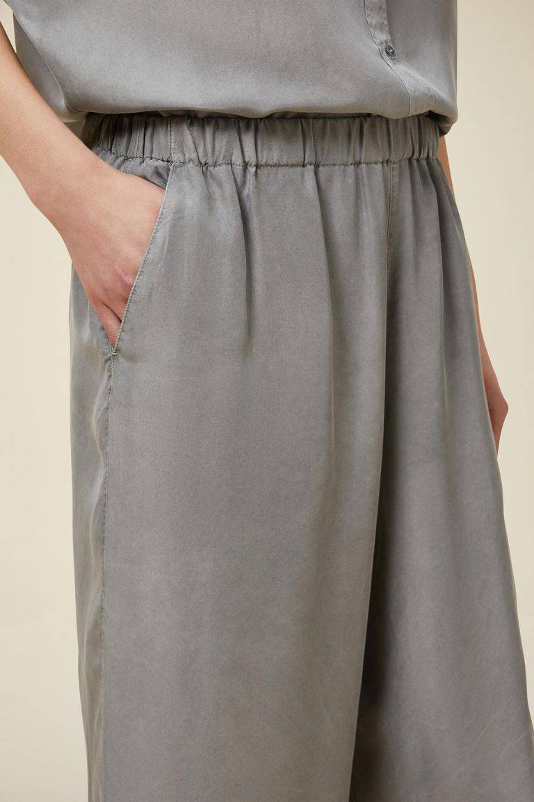 Pomandere Pantalone ampio con elastico in vita, tinto naturalmente Presa