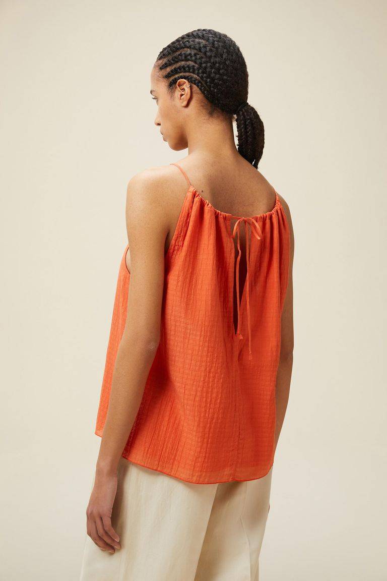 Pomandere Top con chiusura con laccio In Linea