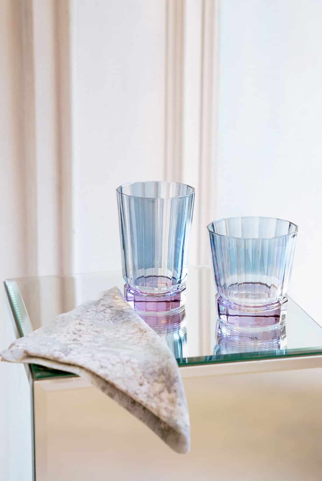 Luisa Beccaria Set di due bicchieri Duccio grandi a righe blu con base viola Sconto