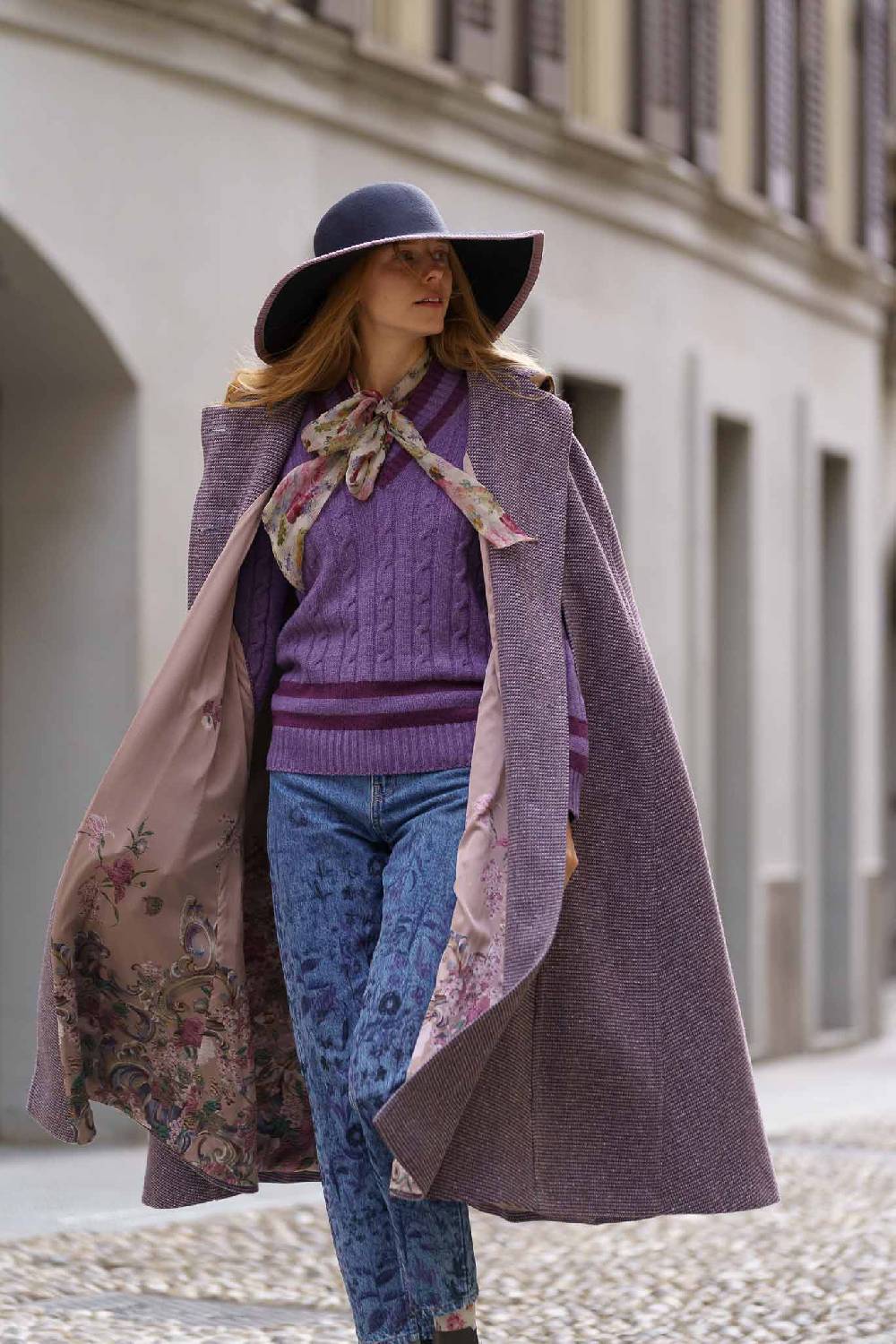 Luisa Beccaria Maglia viola in cashmere a trecce con scollo a V Promozione Limitata