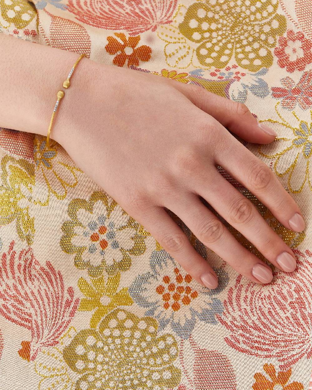 Nanis Bracciale a schiava "DANCING ÉLITE" essenziale inciso a mano in oro e – Nanis Italian Jewels Offerte