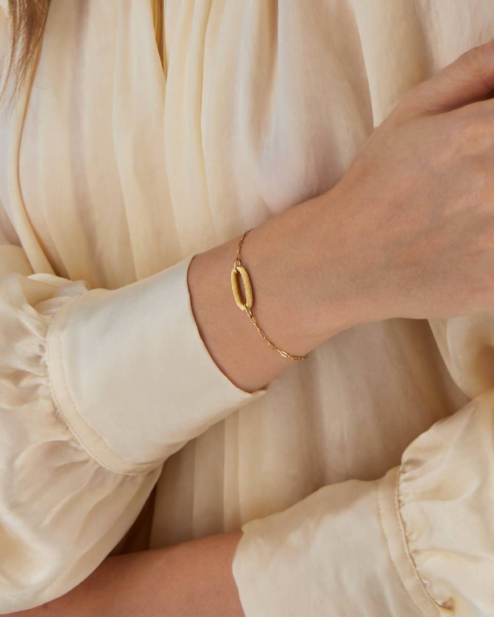 Nanis Bracciale "LIBERA" con ovale in oro inciso a mano – Nanis Italian Jewels Negozio