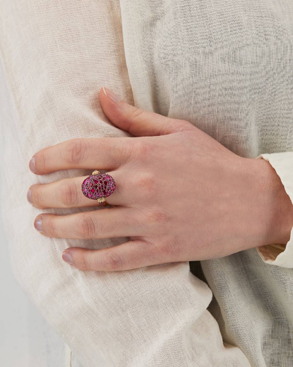 Nanis Anello "DANCING REVERSE" double face in oro, zaffiri rosa, rubini, opa – Nanis Italian Jewels Sottocosto