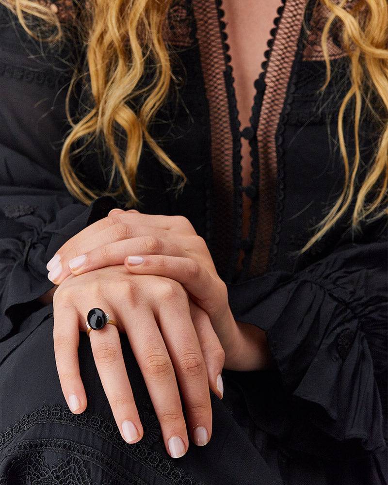 Nanis Anello "DANCING MYSTERY BLACK" con boule in oro, diamanti e onice nero – Nanis Italian Jewels Pezzi Unici