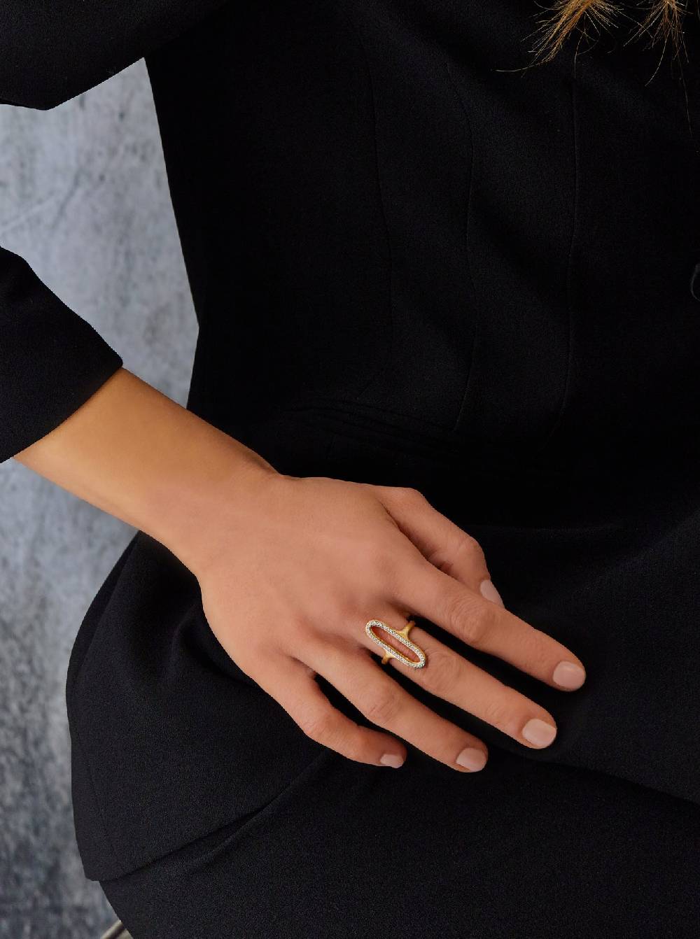 Nanis Anello "LIBERA" con elemento ovale in oro e diamanti (grande) – Nanis Italian Jewels Online