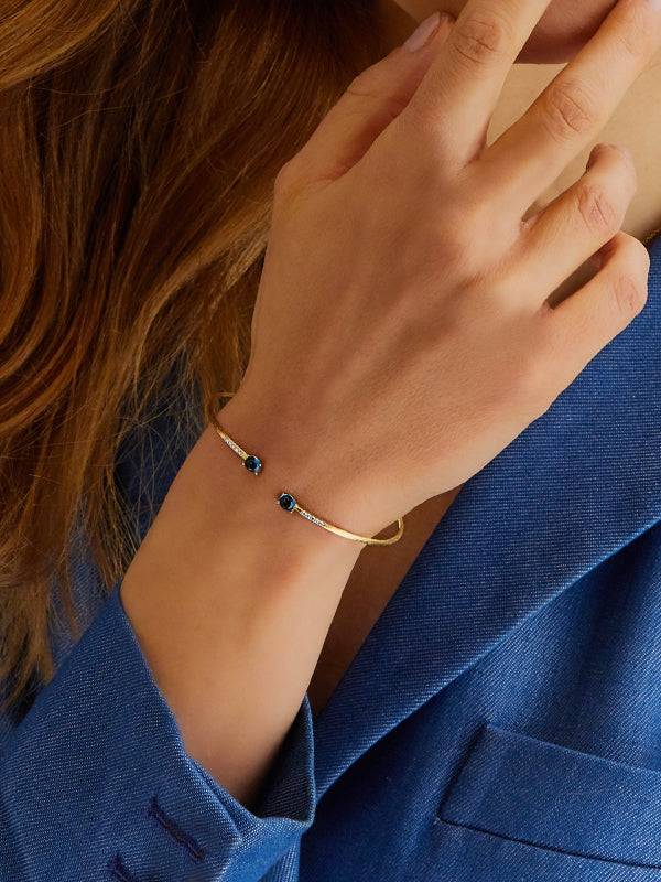 Nanis Bracciale a schiava "DANCING AZURE" inciso a mano in oro, diamanti e t – Nanis Italian Jewels Offerta speciale della fabbrica