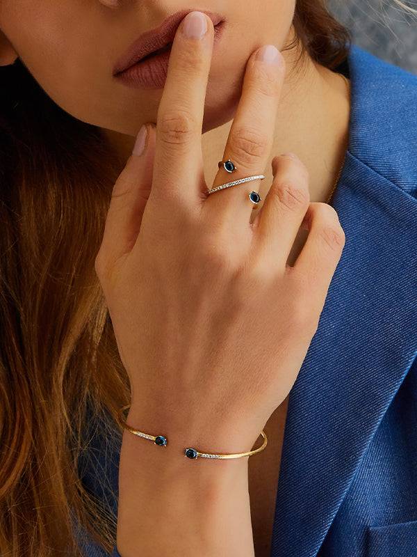 Nanis Bracciale a schiava "DANCING AZURE" inciso a mano in oro, diamanti e t – Nanis Italian Jewels Offerta speciale della fabbrica