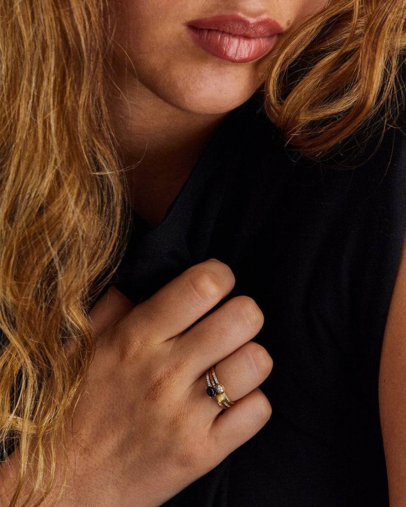 Nanis Anello di fidanzamento "DANCING ÉLITE" elegante inciso a mano in oro e – Nanis Italian Jewels 50% di sconto per tempo limitato