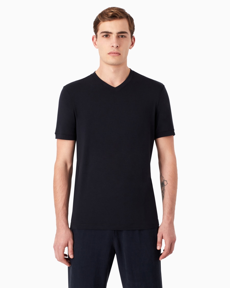 The world of armani T-SHIRT CON SCOLLO A V ICON IN JERSEY DI VISCOSA STRETCH Online