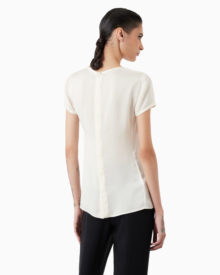The world of armani BLUSA IN CHARMEUSE DI SETA CON SCOLLO A V In Saldo