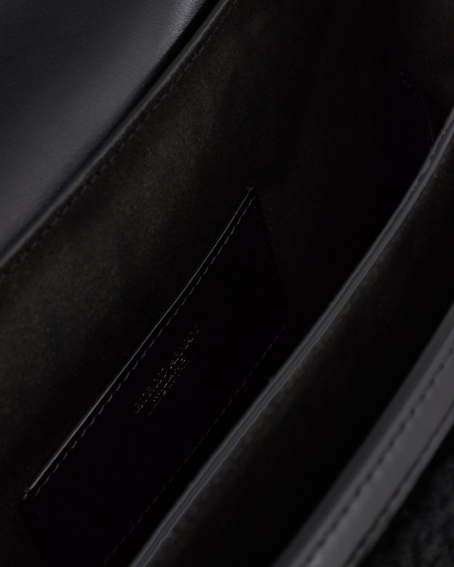 The world of armani GIORGIO ARMANI NEVE BORSA A SPALLA GRANDE IN SHERLING E E PELLE In Linea